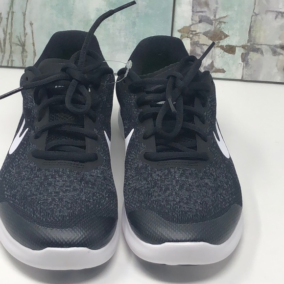 NWT Nike women’s sneakers - Picture 5 of 6